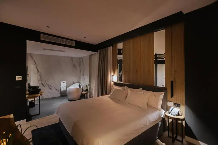 Park Plazza Hotel
