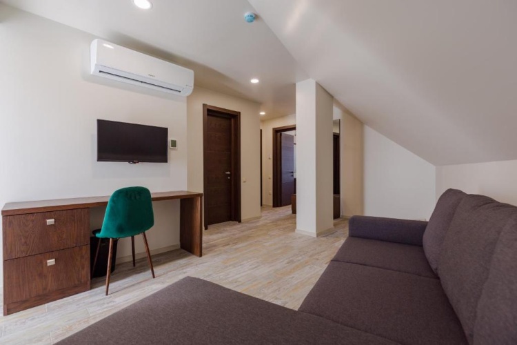 Superior Family room with balcony and with mountain view