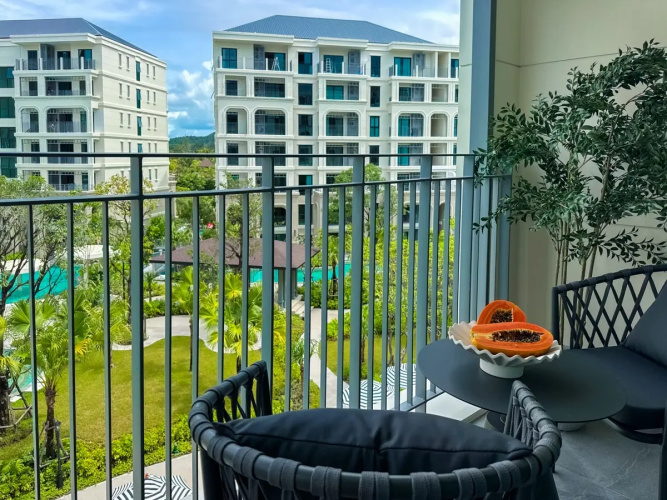 Modern 1Bdr with Pool View the Title Legendary Flat