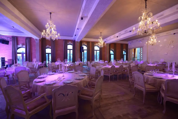 Old Isani Hotel