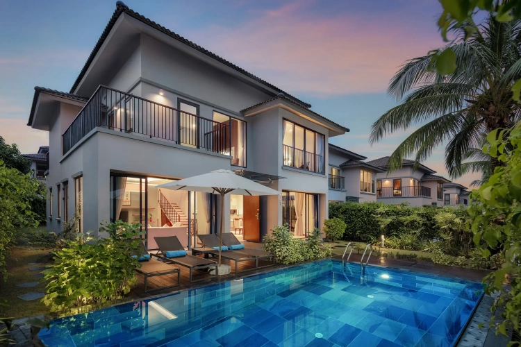 3 Bedrooms Villa with balcony