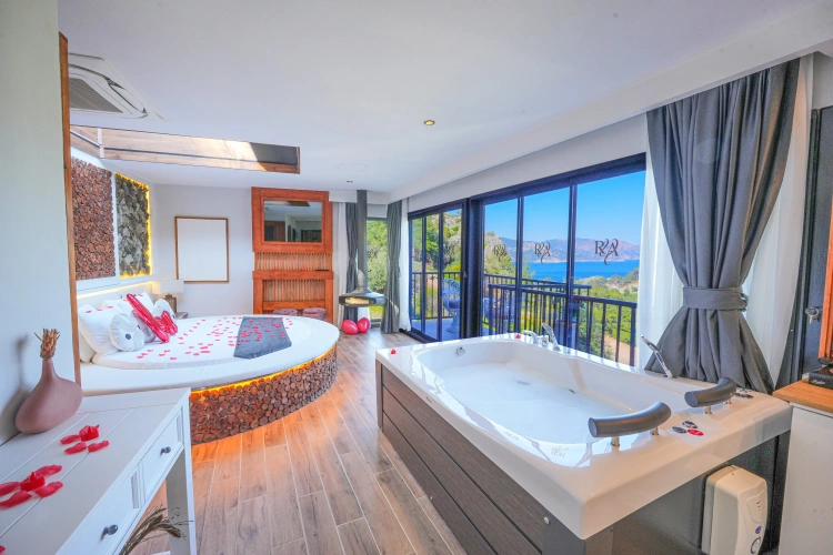 Honeymoon Suite