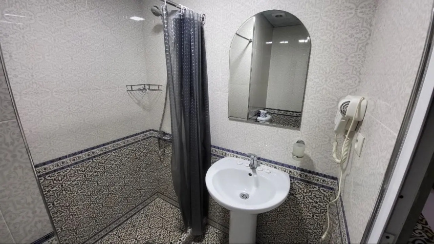 Alisher Hotel
