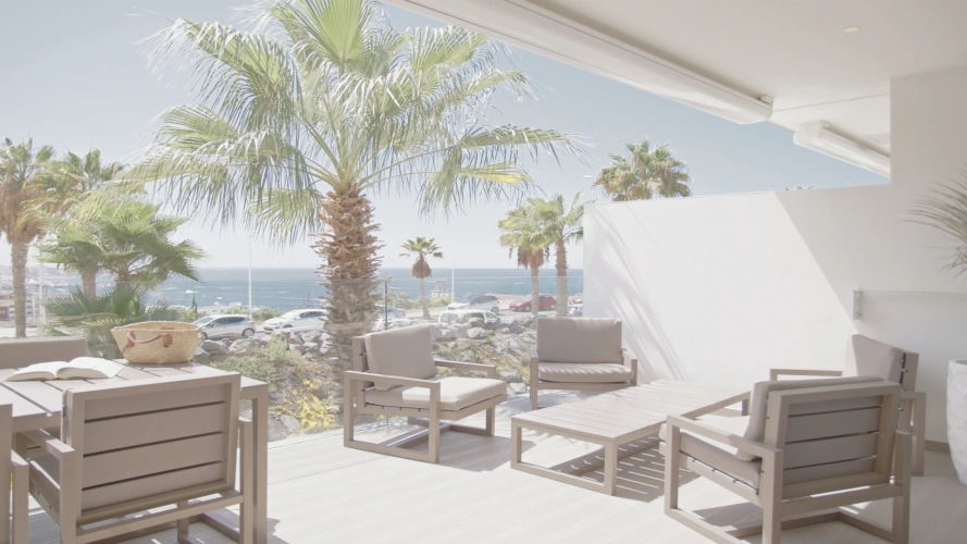 2 Bedrooms Lago Serenity Suite with partial sea view
