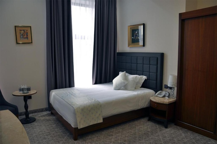 Standard Double room with city view
