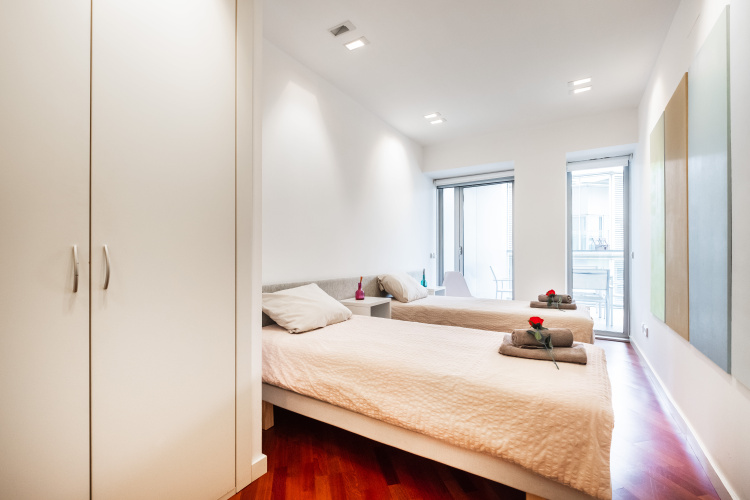 2 Bedrooms Apartment