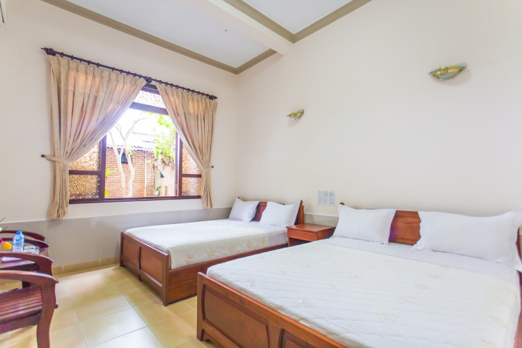 Standard Quadruple room with view