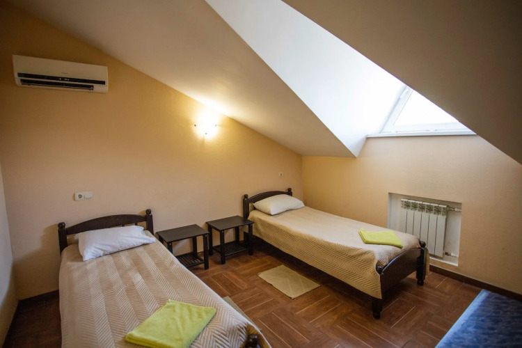 Фотография номера мини отеля Тройка