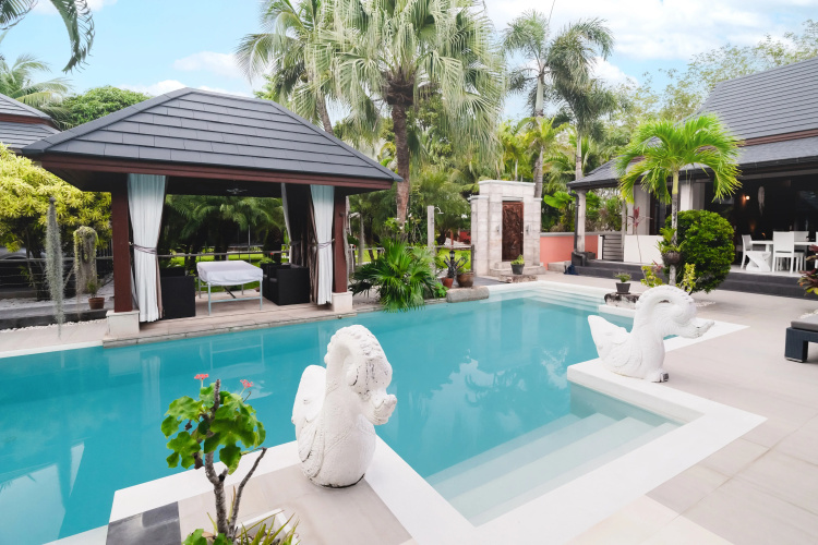 Banyak Luxury 4Br with Nice Terrace Villa
