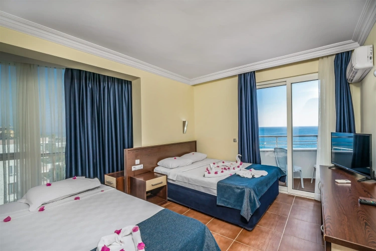 Standard Triple room with balcony