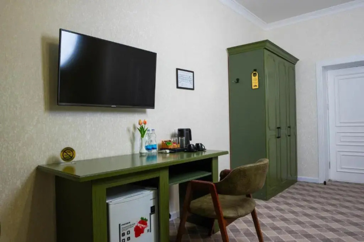 Air Plaza Hotel