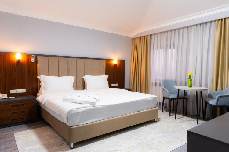Suite with courtyard view