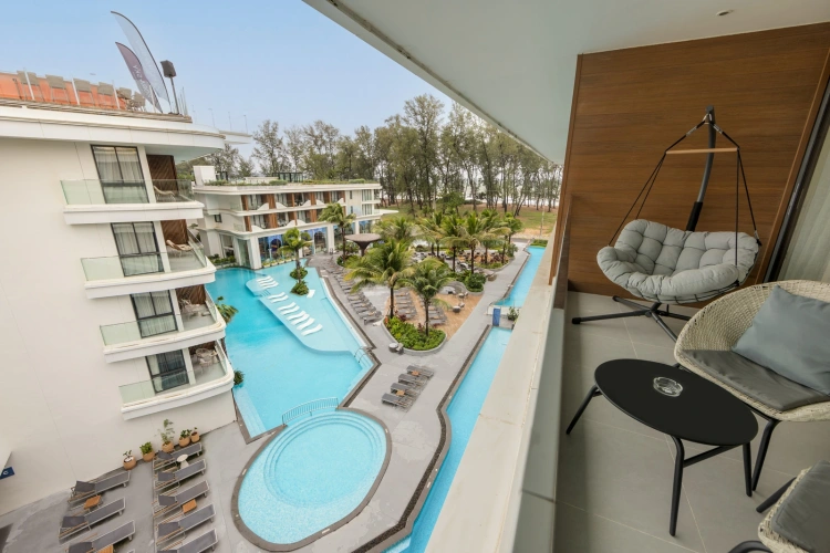 1 Bedroom Apartment with balcony and with pool view