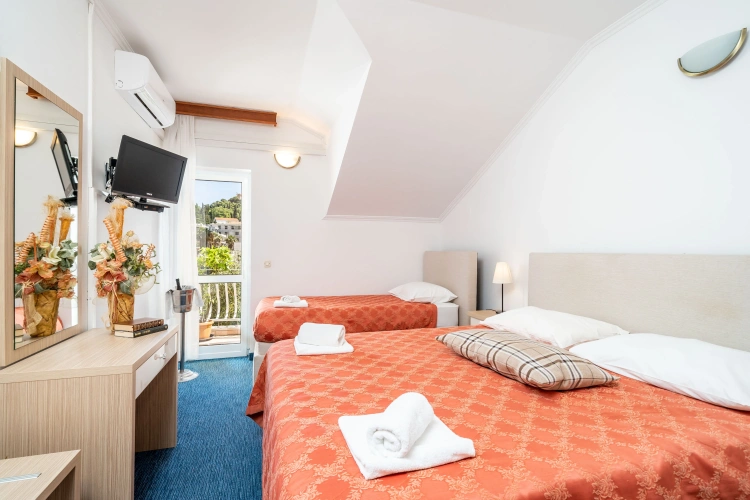 Standard Triple room with balcony and with view