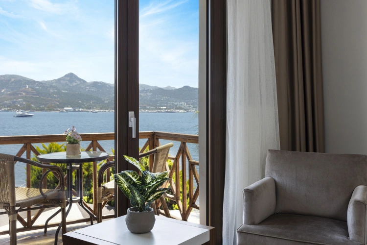 2 Bedrooms Deluxe room with balcony and with sea view