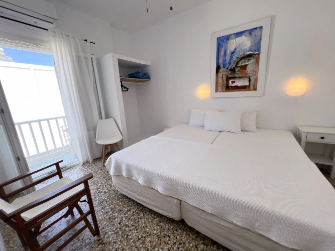 Standard Double room with balcony and with partial sea view