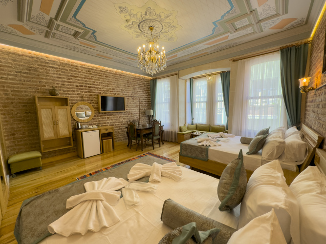 Deluxe Quadruple room