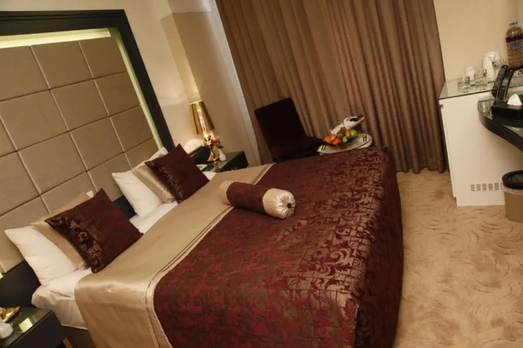 Deluxe Double room with city view