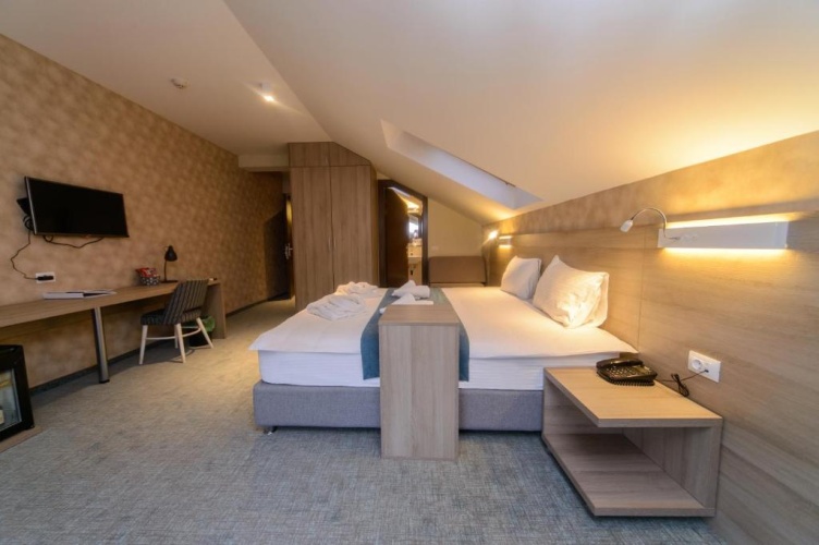 Triple room with city view