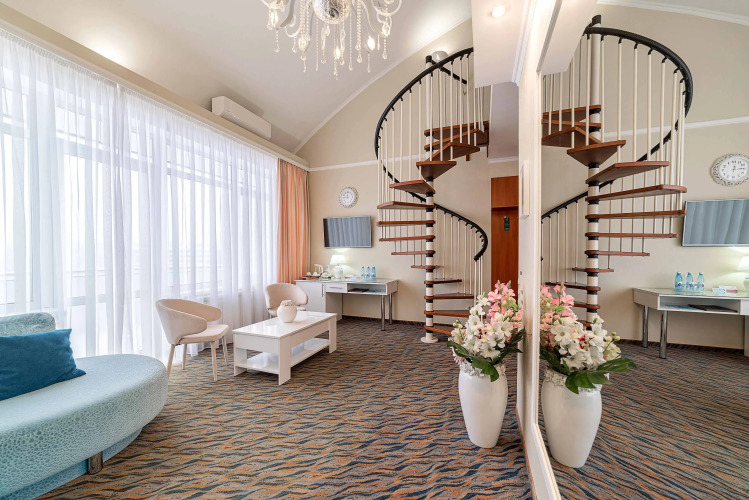 Люкс с 2 комнатами с балконом