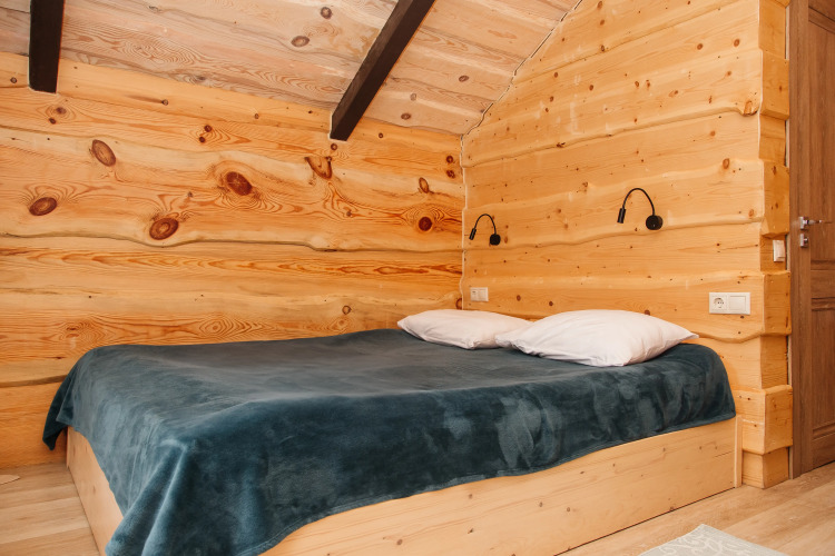 Двухместный номер Standard с балконом и с видом на озеро двуспальная кровать