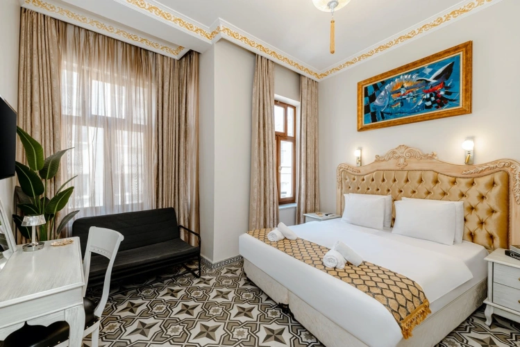 Standard Quintuple Family room with city view