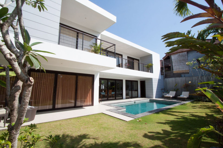 3 Bedrooms Villa with balcony