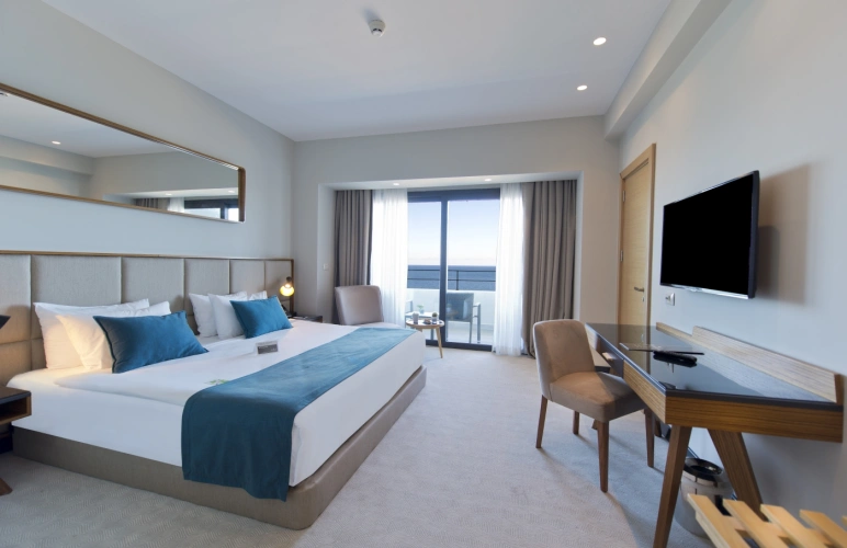Business Suite with balcony and with sea view