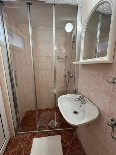Anora Hotel