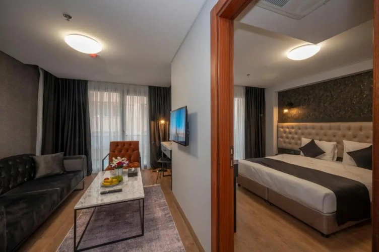 Standard Triple Suite