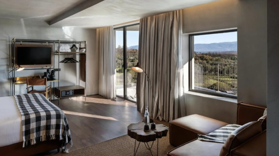 Outdoor Jacuzzi Double Suite with balcony and with mountain view
