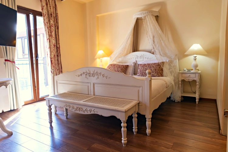Executive Suite with balcony and with mountain view