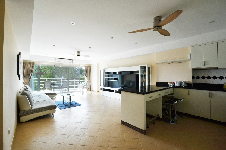 1 Bedroom Luxury Apartment with balcony and with view