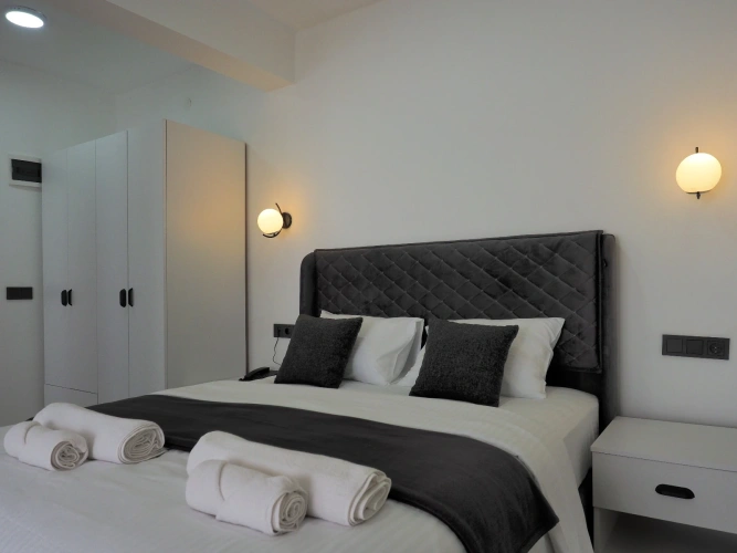 Standard Double room with partial sea view