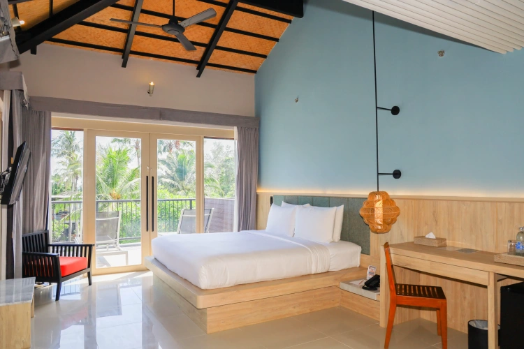 Deluxe Double room with balcony and with partial sea view
