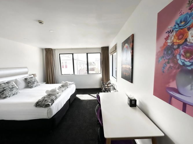 DeLorenzo's Studio Apartments Apartment Hotel