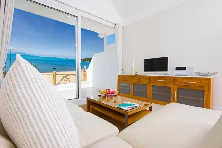 1 Bedroom Suite with balcony and beachfront