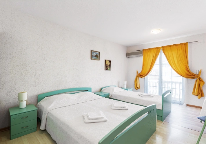 Standard Triple room