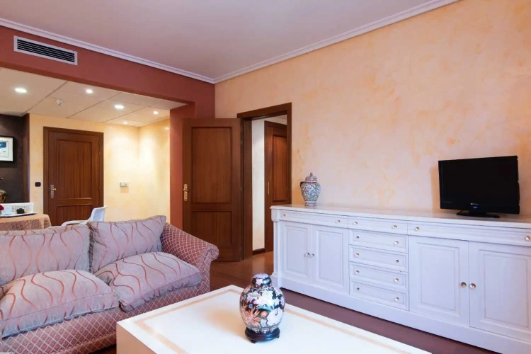 Suite with city view