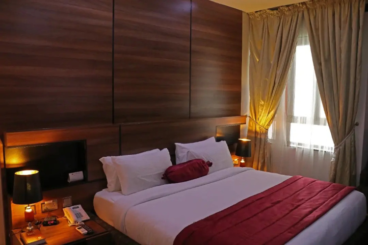 Best Western Plus By Bayse LTD Hotel