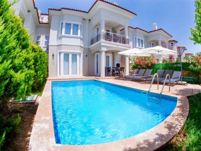 5 Bedrooms Luxury Villa with balcony and with view