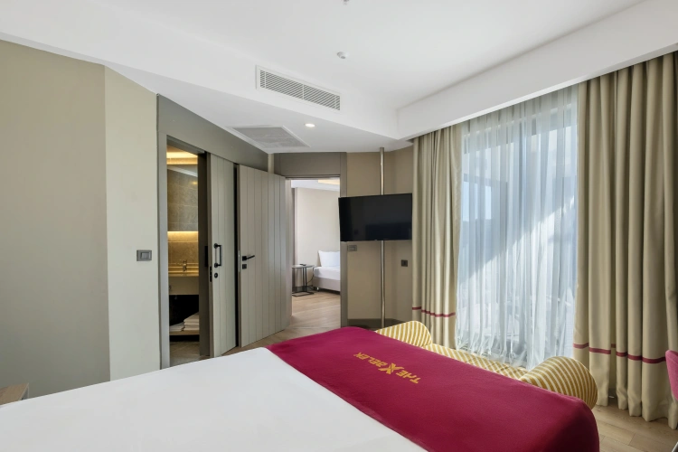 Family with Connection Door room