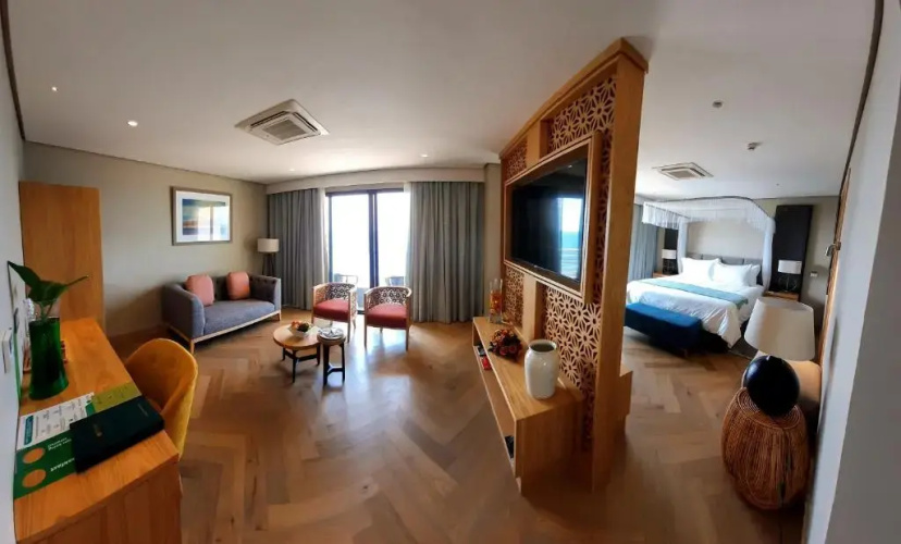 Sunbird Waterfront Hotel