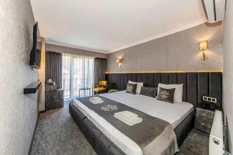 Standard Double room with city view