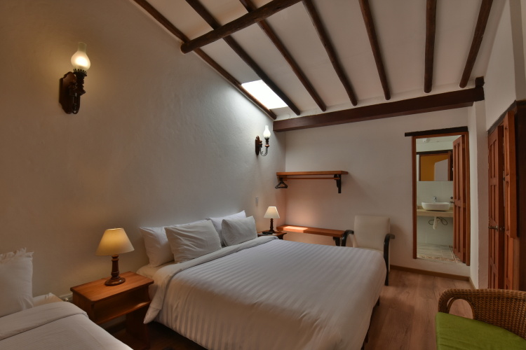 Standard Triple room