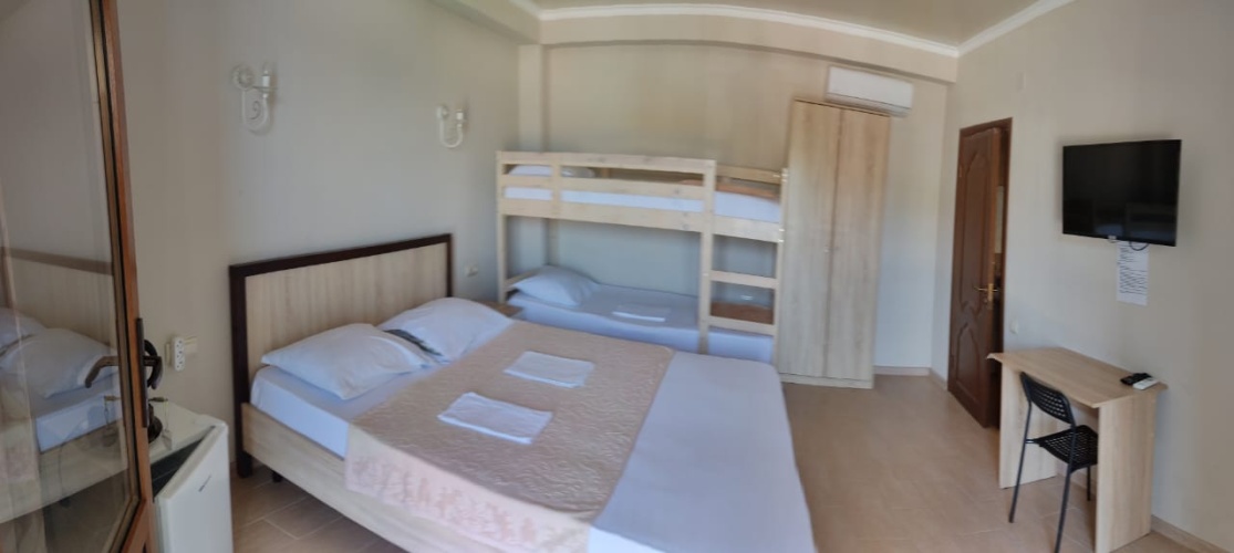 Economy Quadruple room with balcony
