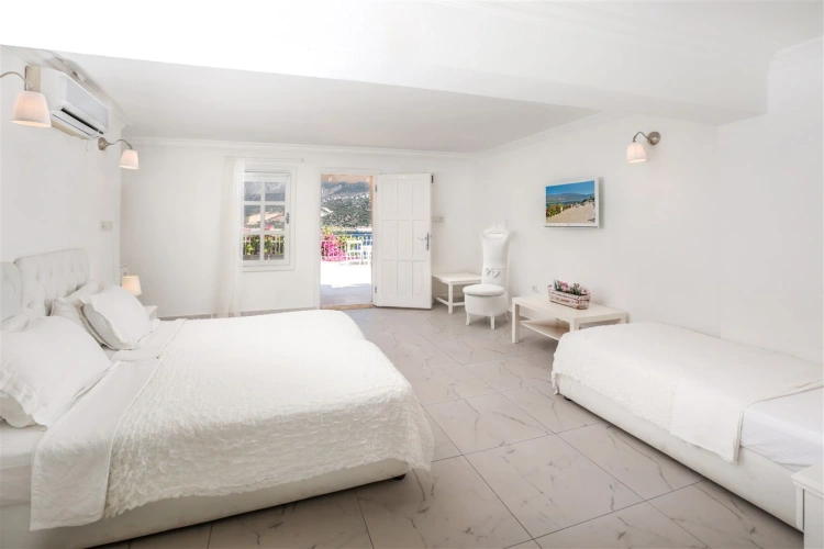 Economy Triple room