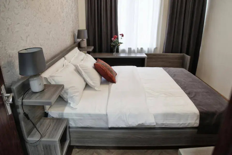 Hotel Four Brothers