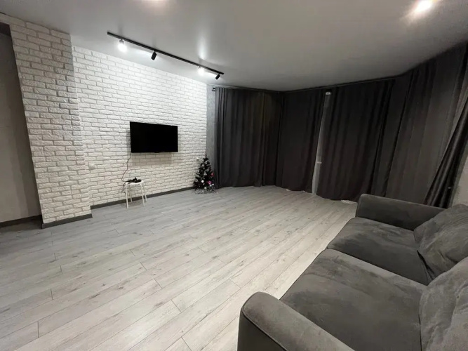 Bolshaya Kvartira s Yevroremontom Flat