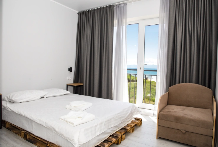 Standard Double room with lake view